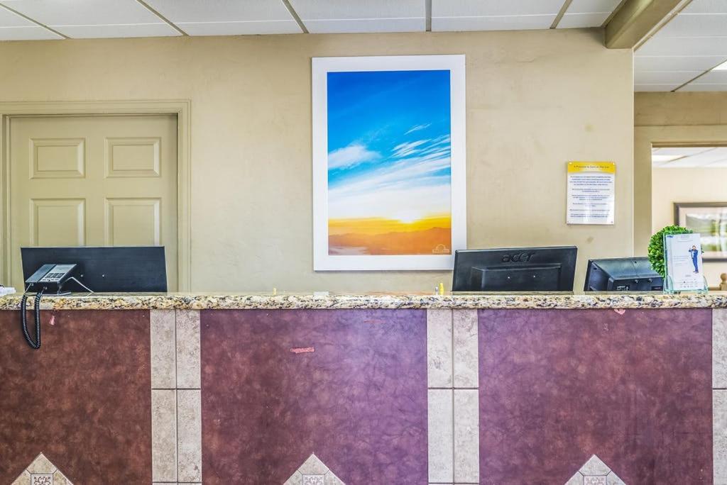 Days Inn By Wyndham Montrose Buitenkant foto