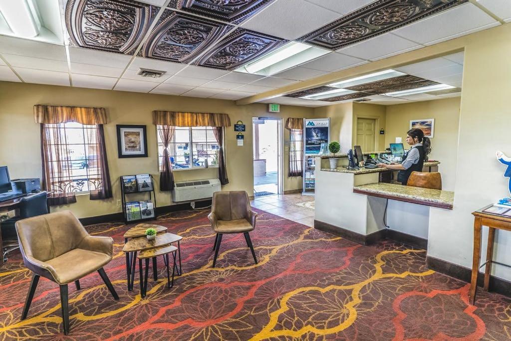 Days Inn By Wyndham Montrose Buitenkant foto