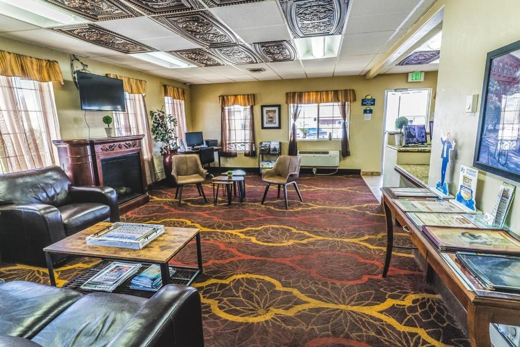 Days Inn By Wyndham Montrose Buitenkant foto
