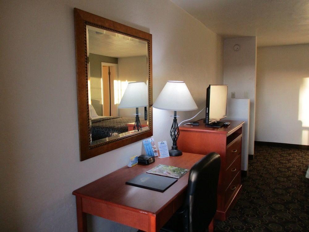 Days Inn By Wyndham Montrose Buitenkant foto
